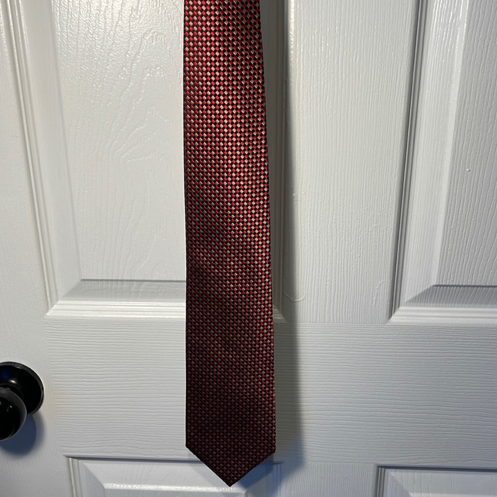 Black red and yellow tie